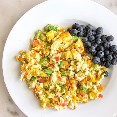 Scrambled eggs with Avocado and bell peppers